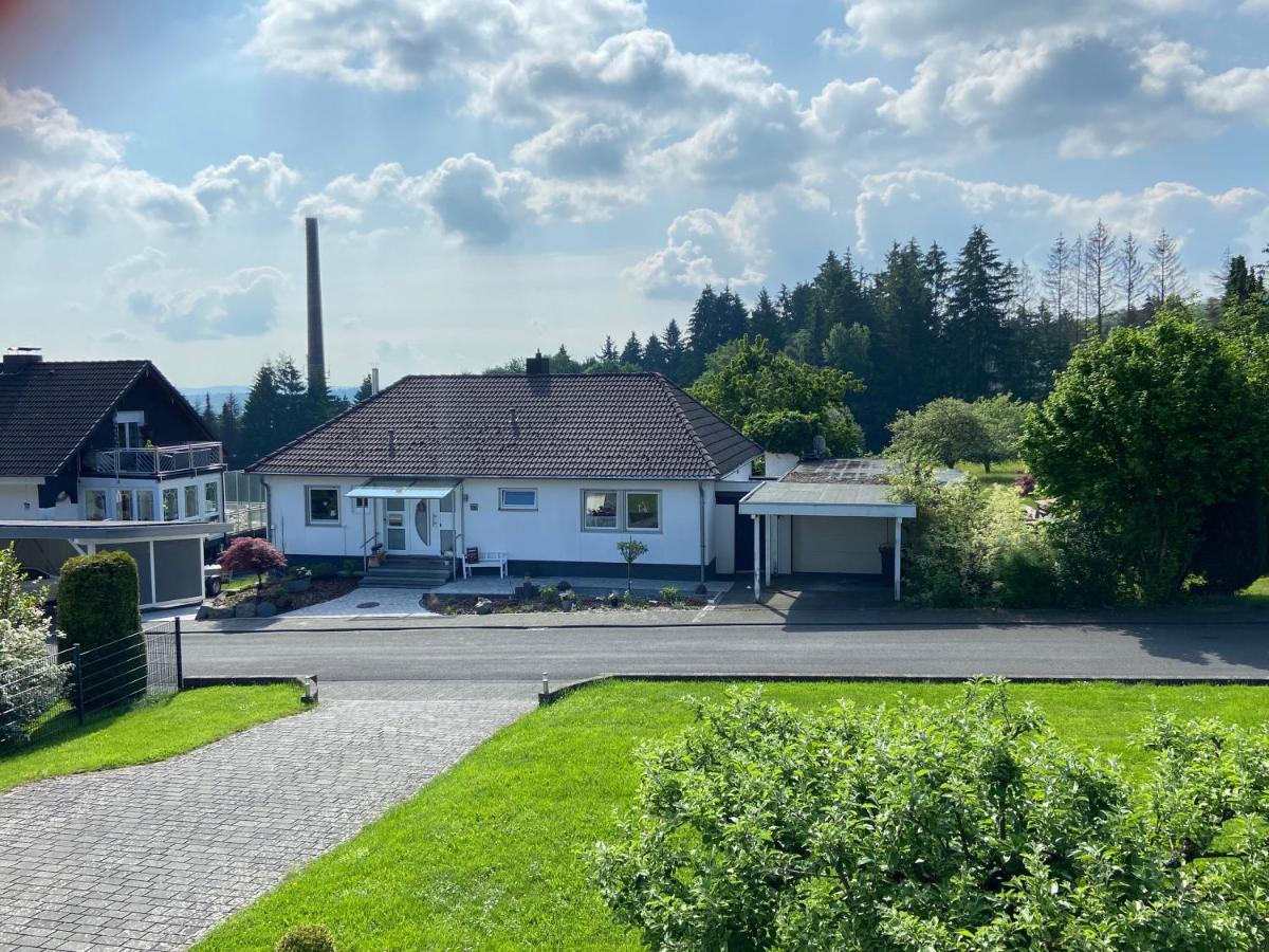 Buchlindenweg - Zimmer & Ferienwohnung Breitscheid  Buitenkant foto