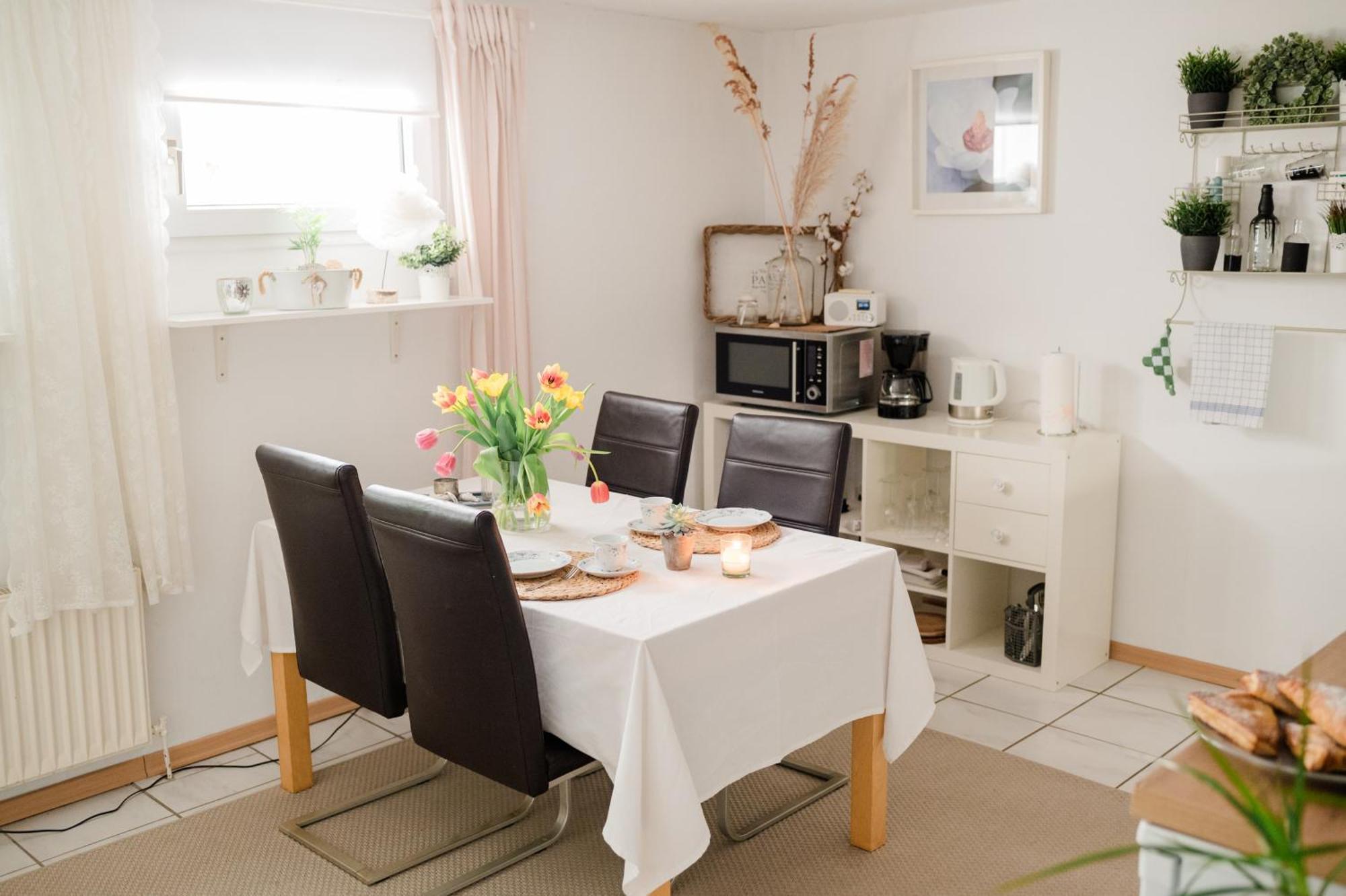 Buchlindenweg - Zimmer & Ferienwohnung Breitscheid  Buitenkant foto